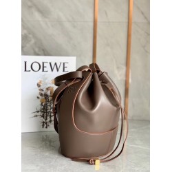 Loewe Medium Balloon Bucket Bag In Taupe Calfskin LS929088