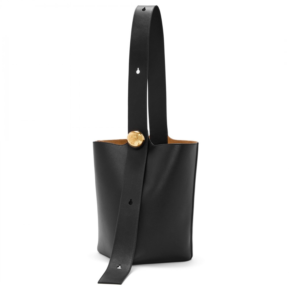 Loewe Medium Pebble Bucket Bag in Black Calfskin LS929110