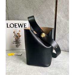 Loewe Medium Pebble Bucket Bag in Black Calfskin LS929110