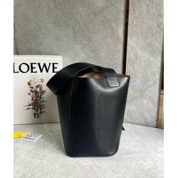 Loewe Medium Pebble Bucket Bag in Black Calfskin LS929110