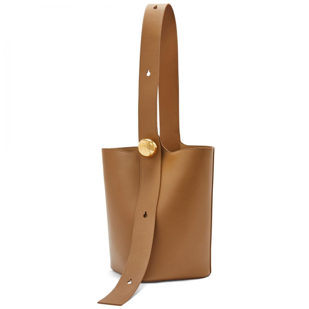 Loewe Medium Pebble Bucket Bag in Oak Calfskin LS929113