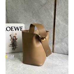 Loewe Medium Pebble Bucket Bag in Oak Calfskin LS929113