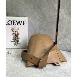 Loewe Medium Pebble Bucket Bag in Oak Calfskin LS929113