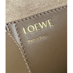 Loewe Medium Pebble Bucket Bag in Oak Calfskin LS929113