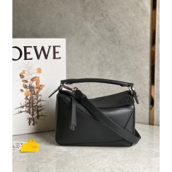 Loewe Puzzle Small Bag In Noir Classic Calfskin LS929218