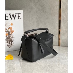 Loewe Puzzle Small Bag In Noir Classic Calfskin LS929218