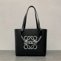 Loewe Small Anagram Tote In Black Calfskin LS929228